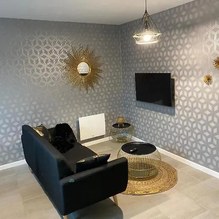 APPARTEMENT CHALEUREUX Wifi et parking gratuit Givet Extérieur photo
